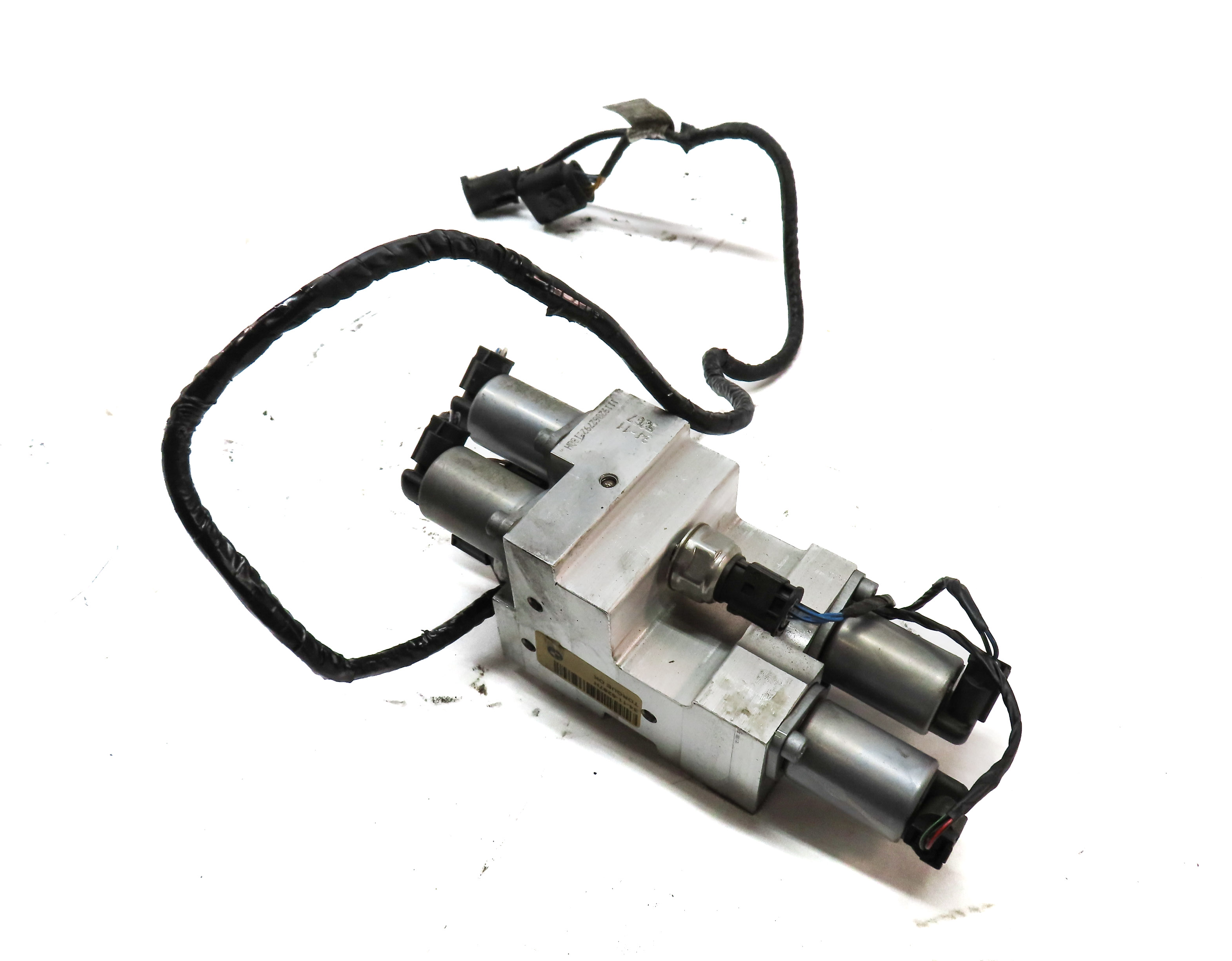 12 BMW X6 M X6M ///M (E71) DYNAMIC DRIVE ACTIVE SUSPENSION HYDRAULIC VALVE BLOCK — exact item pictured